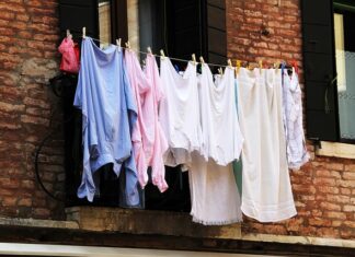 Jak wyczyścić słuchawkę prysznicowa kwaskiem cytrynowym? Jak wyczyścić słuchawkę prysznicowa kwaskiem cytrynowym?