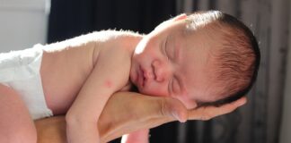 Jak naładować baterię do telefonu poza telefonem?