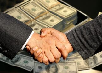 Czy można ładować etui ze słuchawkami w środku? Czy można ładować etui ze słuchawkami w środku?