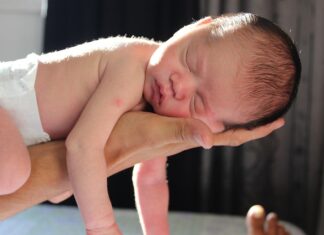 Czy można naładować telefon przez wejście do słuchawek? Czy można naładować telefon przez wejście do słuchawek?